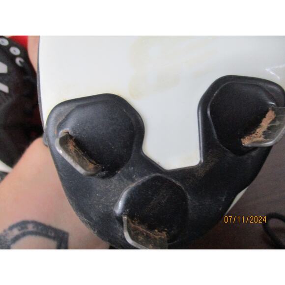 Like new New Balance Women's Metal Cleats Shoes - Size 7 US - Picture 7 of 8